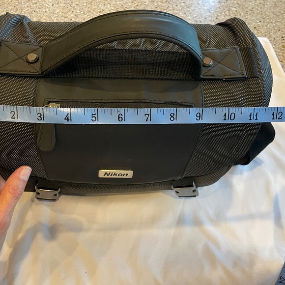 Nikon Camera Bag Including Assorted Lens Cleaning Supplies. CLEAN, EXCELLENT! - Picture 2 of 9
